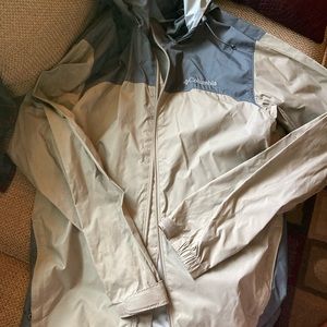 Men’s Columbia windbreaker-rain jacket. Size Small